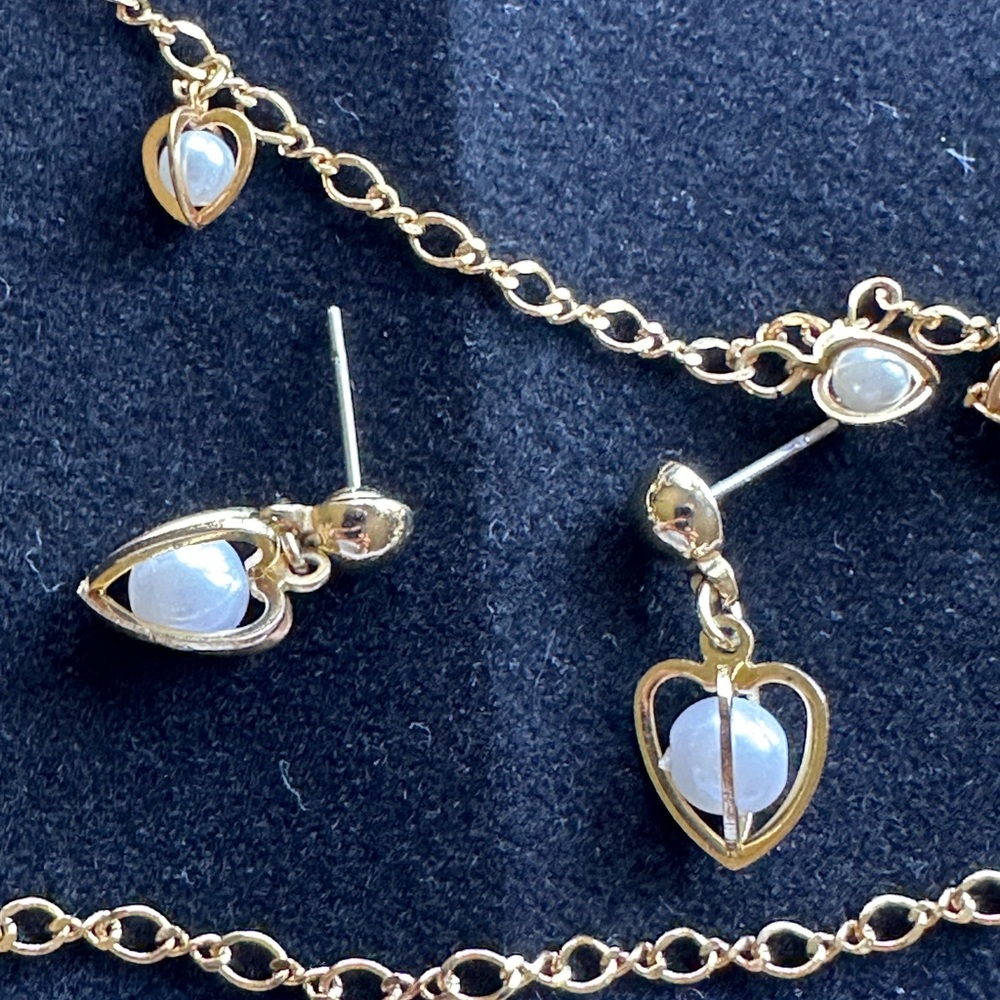 New Avon Gold and White Heart Jewelry Set - Picture 6 of 7